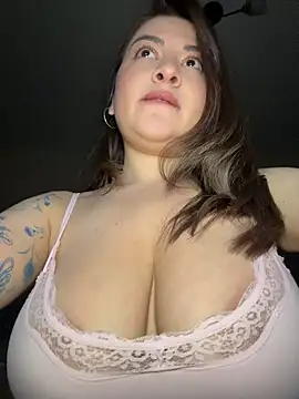 Snapshot of Lovynna chatting on April 29, 2026, 5:52 pm Lovynna online show from April 29, 2026, 5:52 pm