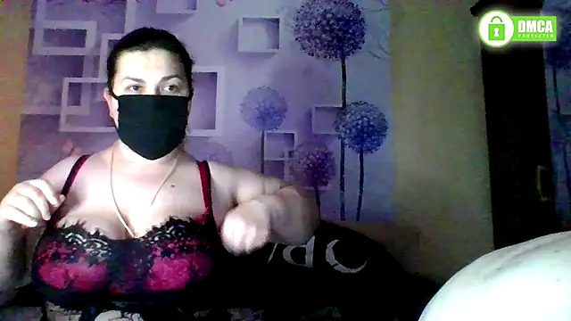 Snapshot of honey_sweet_couple chatting on January 18, 2026, 5:49 pm honey sweet couple online show from January 18, 2026, 5:49 pm