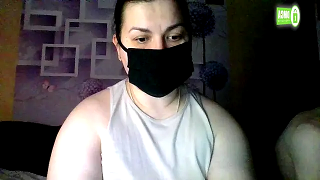 Snapshot of honey_sweet_couple chatting on January 16, 2026, 5:50 pm honey sweet couple online show from January 16, 2026, 5:50 pm