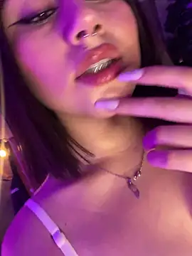 Snapshot of GinebraBelucci chatting on November 29, 2025, 3:50 am GinebraBelucci online show from November 29, 2025, 3:50 am