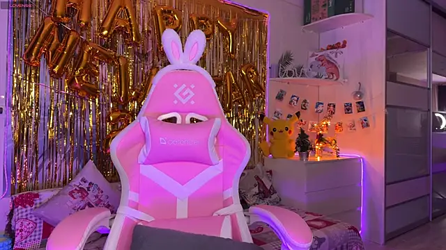 CheekySashaCharm online show from December 21, 2025, 7:32 am