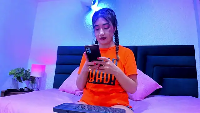 VictoriaRouge  online show from April 9, 2026, 3:08 am