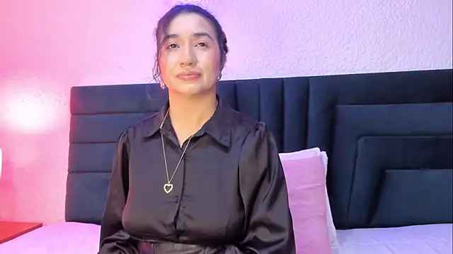 Snapshot of VictoriaRouge_ chatting on May 11, 2026, 8:28 pm VictoriaRouge online show from May 11, 2026, 8:28 pm
