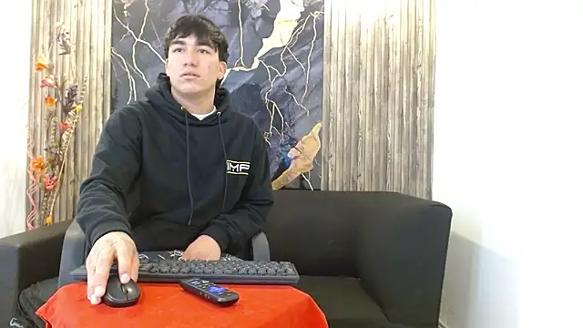 Snapshot of Tommy160920 chatting on November 17, 2025, 12:53 pm Tommy160920 online show from November 17, 2025, 12:53 pm