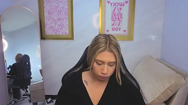 Evy Luxx v online show from April 2, 2026, 3:35 am