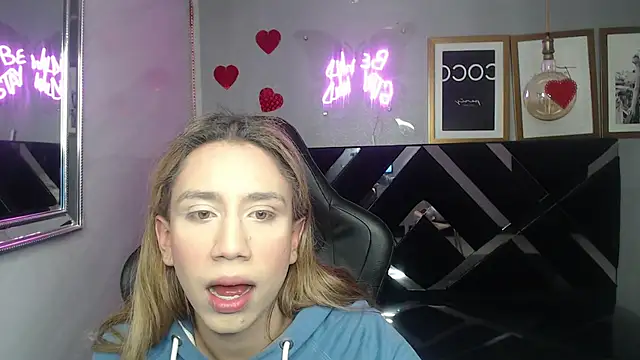 Snapshot of Evy_Luxx_v chatting on May 23, 2026, 1:21 pm Evy Luxx v online show from May 23, 2026, 1:21 pm