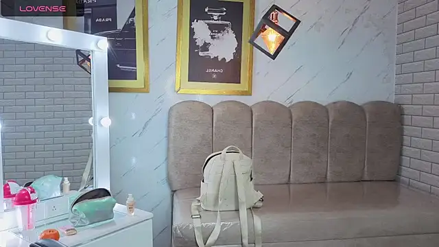 Evy Luxx v online show from February 27, 2026, 8:19 pm