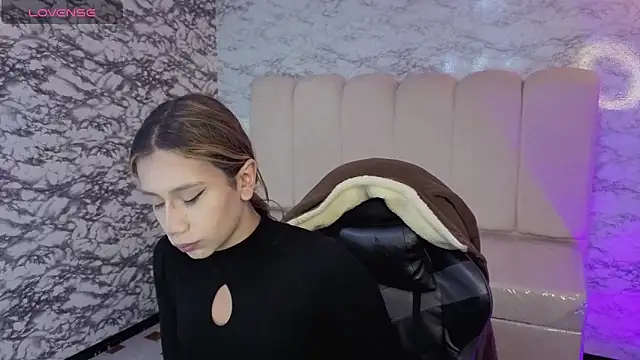 Evy Luxx v online show from February 6, 2026, 3:24 am