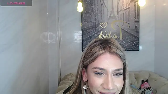 Snapshot of Evy_Luxx_v chatting on May 29, 2026, 3:23 am Evy Luxx v online show from May 29, 2026, 3:23 am