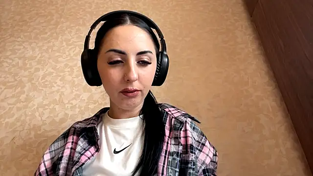 CindyFlowers online show from November 15, 2025, 9:24 am