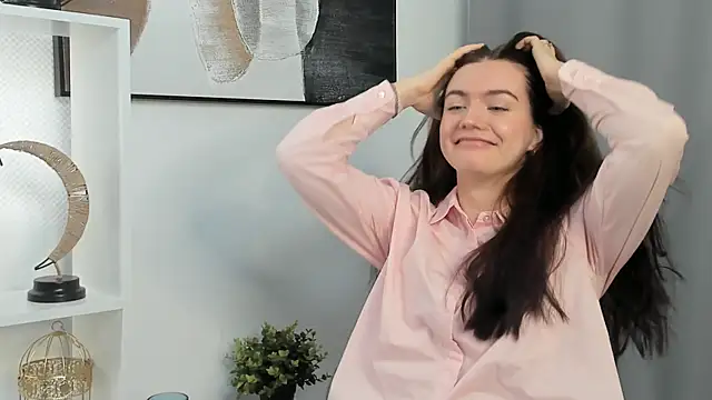 Snapshot of LoraGeraghty chatting on November 14, 2025, 7:45 am LoraGeraghty online show from November 14, 2025, 7:45 am