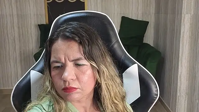 Snapshot of paula_lorens_t1_ chatting on November 24, 2025, 3:06 am paula lorens t1 online show from November 24, 2025, 3:06 am