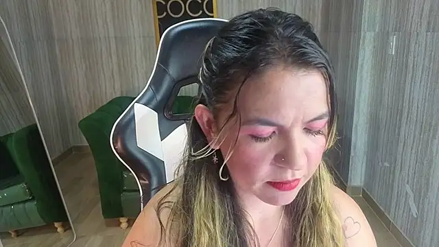 Snapshot of paula_lorens_t1_ chatting on November 22, 2025, 2:54 am paula lorens t1 online show from November 22, 2025, 2:54 am