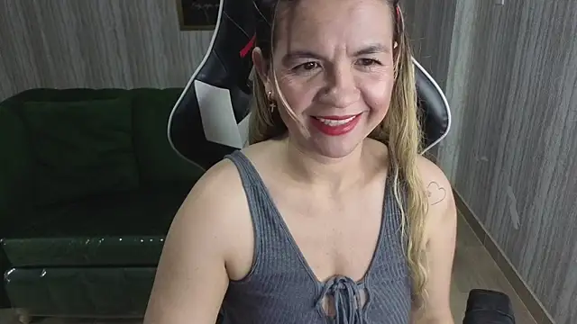 Snapshot of paula_lorens_t1_ chatting on November 30, 2025, 3:18 am paula lorens t1 online show from November 30, 2025, 3:18 am