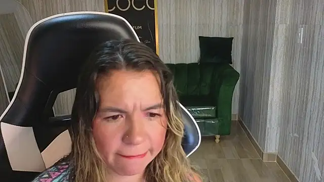 Snapshot of paula_lorens_t1_ chatting on November 19, 2025, 2:44 am paula lorens t1 online show from November 19, 2025, 2:44 am