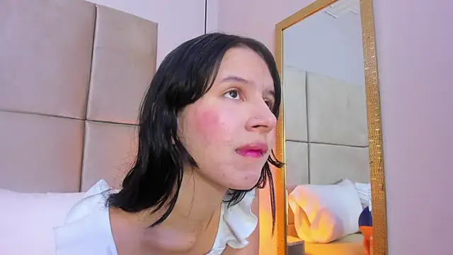 Snapshot of angelaG1 chatting on November 22, 2025, 8:18 pm angelaG1 online show from November 22, 2025, 8:18 pm