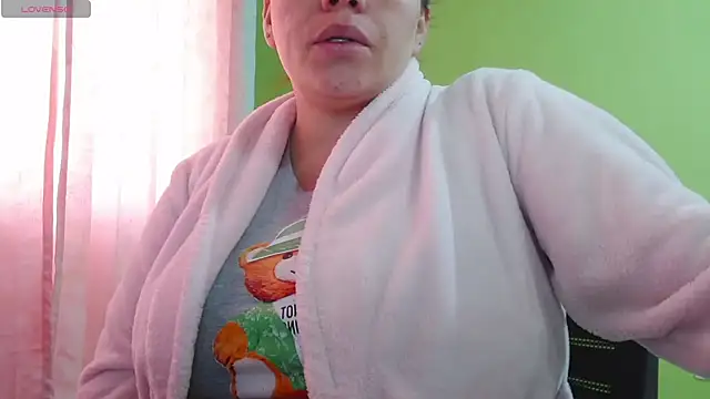 Snapshot of Rouse_hot_ chatting on June 12, 2026, 12:47 pm Rouse hot online show from June 12, 2026, 12:47 pm