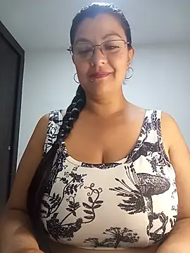 CelesteAlvarez1989 online show from May 19, 2026, 3:57 am