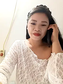 Snapshot of sara-xx chatting on April 13, 2026, 2:37 am sara-xx online show from April 13, 2026, 2:37 am