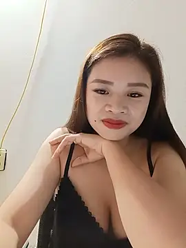 Snapshot of sara-xx chatting on May 13, 2026, 1:56 am sara-xx online show from May 13, 2026, 1:56 am