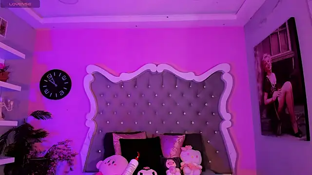 LeslieAmor1 online show from November 30, 2025, 4:35 am