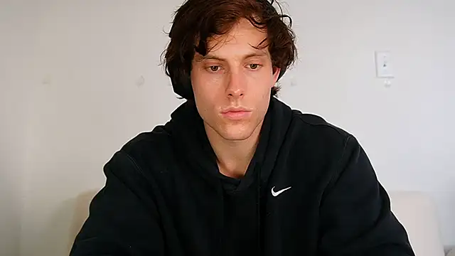 alex islivee online show from April 1, 2026, 10:28 pm