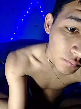 Luigi cumming1 online show from December 16, 2025, 6:23 pm