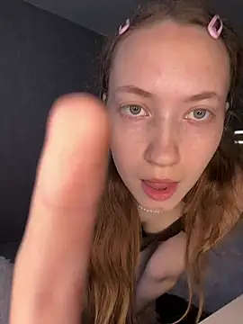 Snapshot of Holy_Poly chatting on February 20, 2026, 6:19 am Holy Poly online show from February 20, 2026, 6:19 am