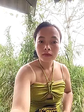 Snapshot of Yumi_08 chatting on November 17, 2025, 1:31 am Yumi 08 online show from November 17, 2025, 1:31 am