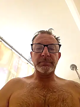 Snapshot of longsmooth4u chatting on November 17, 2025, 8:24 pm longsmooth4u online show from November 17, 2025, 8:24 pm