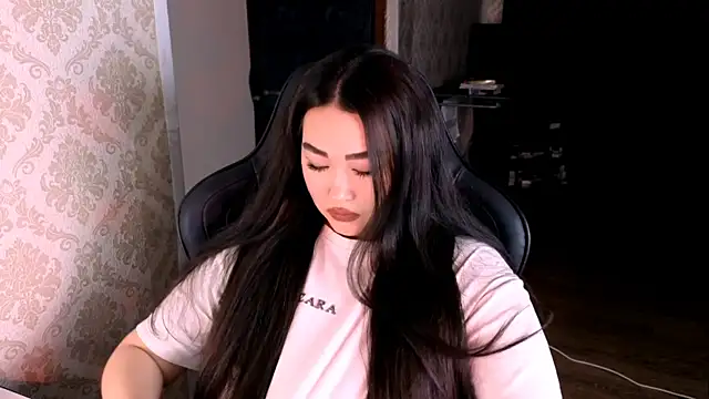 Emma Uilson online show from May 16, 2026, 11:04 pm