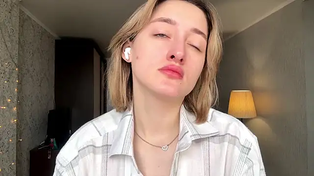 Snapshot of Emily_lyy chatting on November 21, 2025, 9:19 am Emily lyy online show from November 21, 2025, 9:19 am