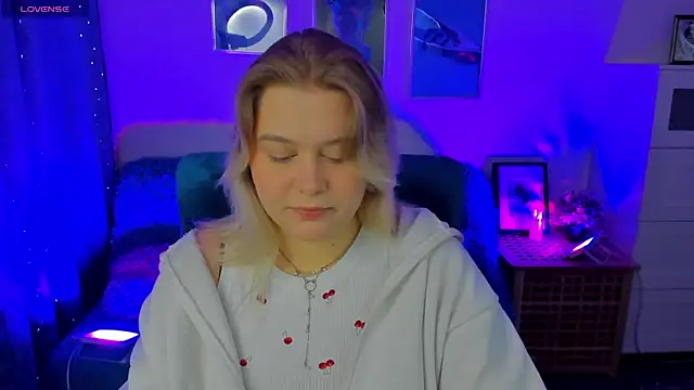 Snapshot of LouiseMous chatting on November 29, 2025, 9:48 pm LouiseMous online show from November 29, 2025, 9:48 pm