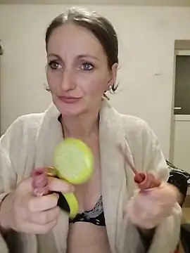 CrazyMaya39 online show from April 9, 2026, 11:11 pm