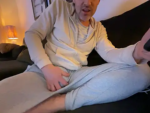 Snapshot of Brandonn1989amateur chatting on February 22, 2026, 8:10 pm Brandonn1989amateur online show from February 22, 2026, 8:10 pm