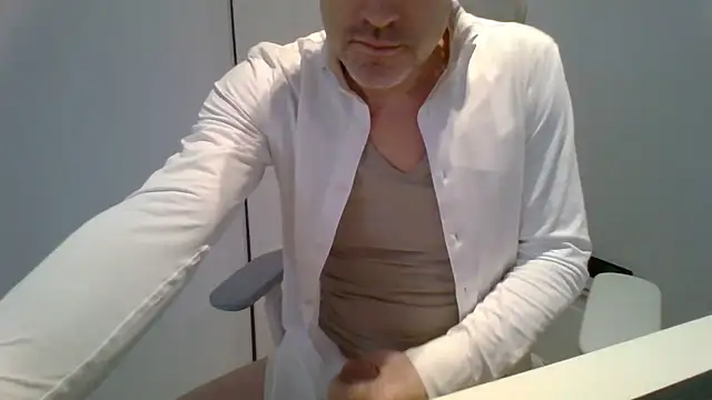 Snapshot of Brandonn1989amateur chatting on February 19, 2026, 9:17 am Brandonn1989amateur online show from February 19, 2026, 9:17 am