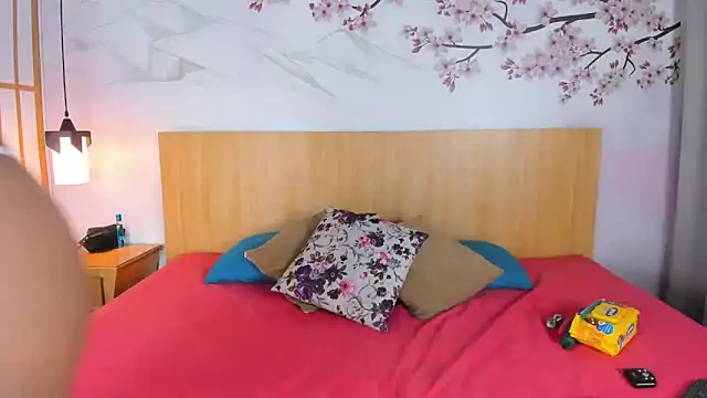 Laura Torress online show from March 26, 2026, 3:05 am