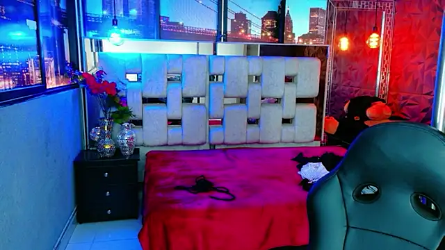 Snapshot of lunabustygirl chatting on February 11, 2026, 6:30 pm lunabustygirl online show from February 11, 2026, 6:30 pm