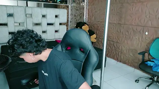 Snapshot of lunabustygirl chatting on February 7, 2026, 9:50 am lunabustygirl online show from February 7, 2026, 9:50 am