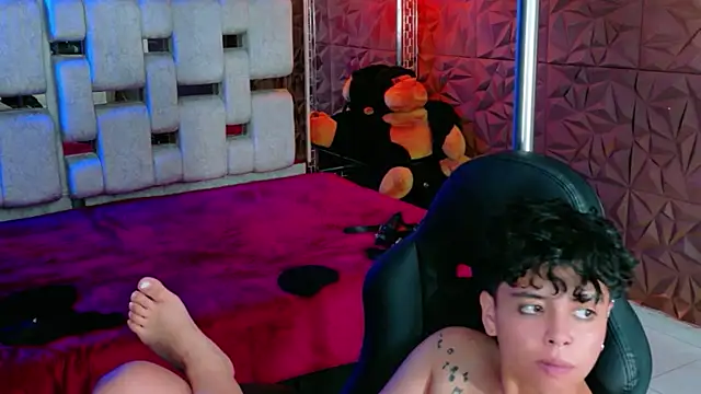 Snapshot of lunabustygirl chatting on February 12, 2026, 6:35 am lunabustygirl online show from February 12, 2026, 6:35 am