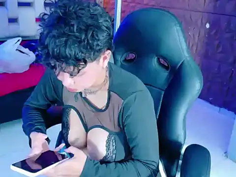 Snapshot of lunabustygirl chatting on February 2, 2026, 5:12 pm lunabustygirl online show from February 2, 2026, 5:12 pm