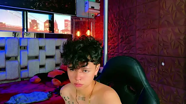 Snapshot of lunabustygirl chatting on February 20, 2026, 12:51 pm lunabustygirl online show from February 20, 2026, 12:51 pm