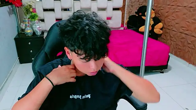 Snapshot of lunabustygirl chatting on February 8, 2026, 3:37 am lunabustygirl online show from February 8, 2026, 3:37 am