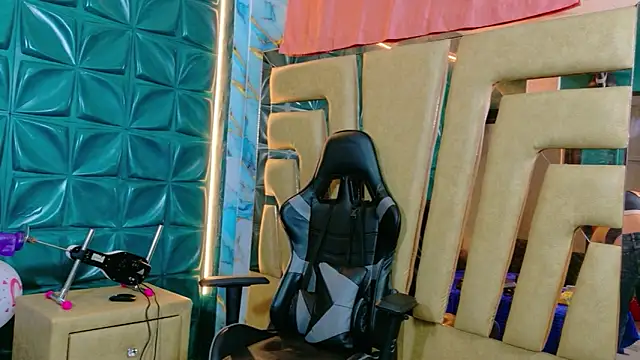 Snapshot of lunabustygirl chatting on February 20, 2026, 1:35 am lunabustygirl online show from February 20, 2026, 1:35 am