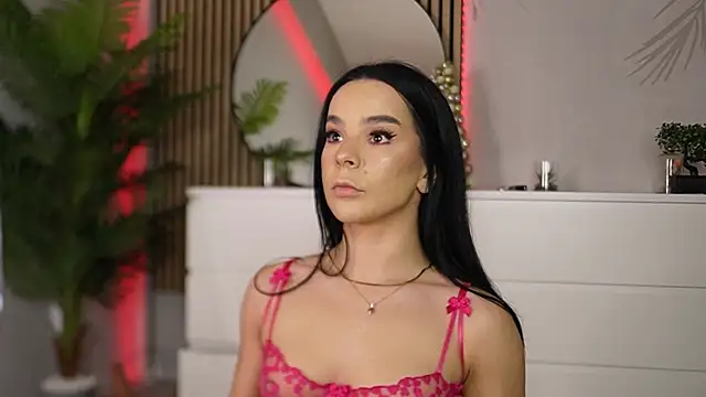 Miss Denisse online show from December 19, 2025, 8:44 pm