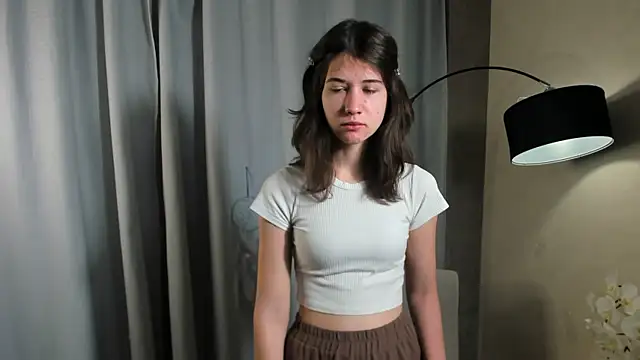 MarilynMun online show from November 26, 2025, 2:22 am