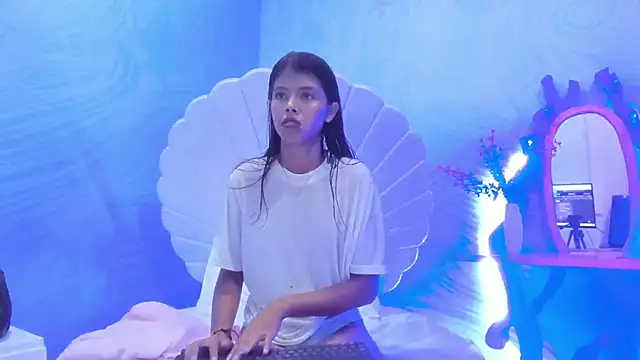 Snapshot of arietta_skinny chatting on November 24, 2025, 7:58 pm arietta skinny online show from November 24, 2025, 7:58 pm