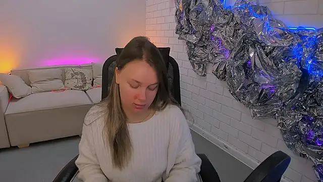 SandraLindsey online show from November 26, 2025, 6:24 am