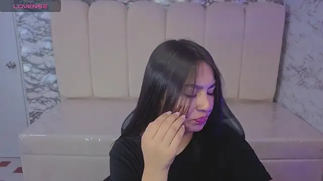 Maleja v  online show from November 28, 2025, 1:33 pm