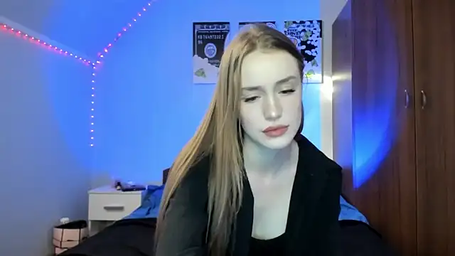 tinyglow online show from February 7, 2026, 9:34 pm